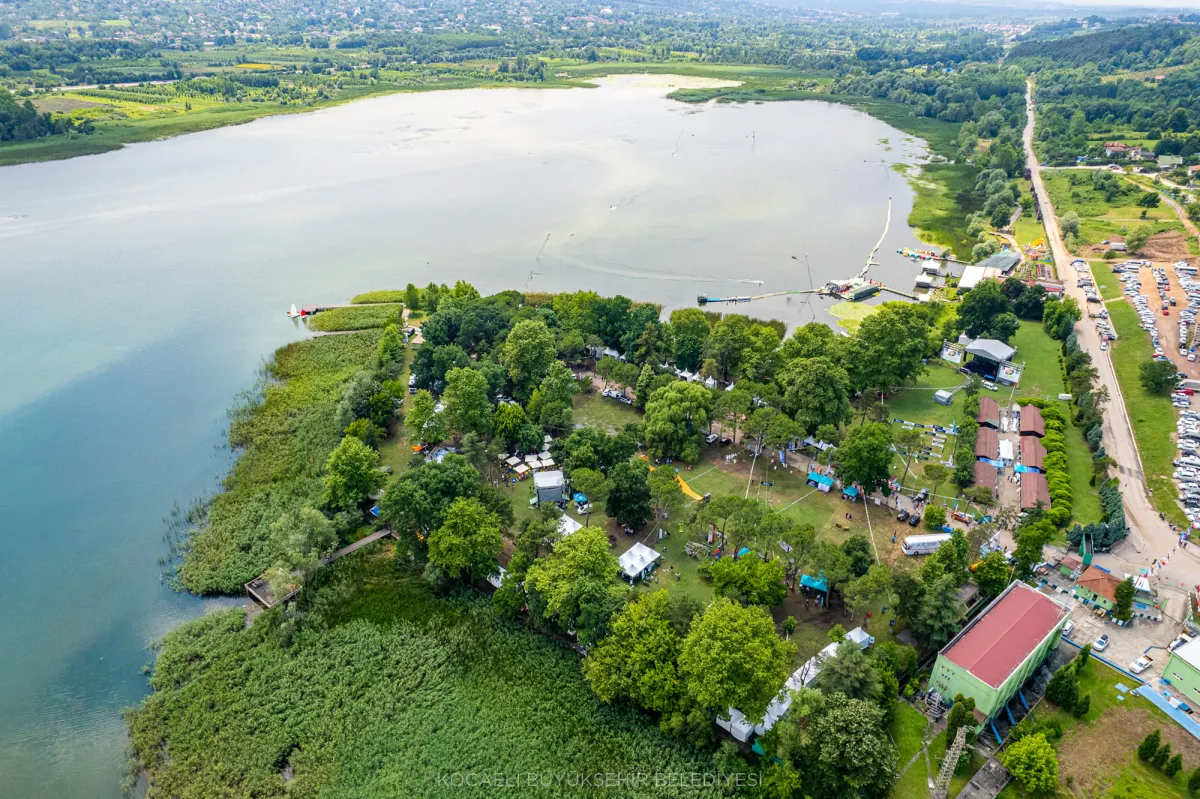 SEKA Kamp ve sazlık göl kıyısı, yukarıdan