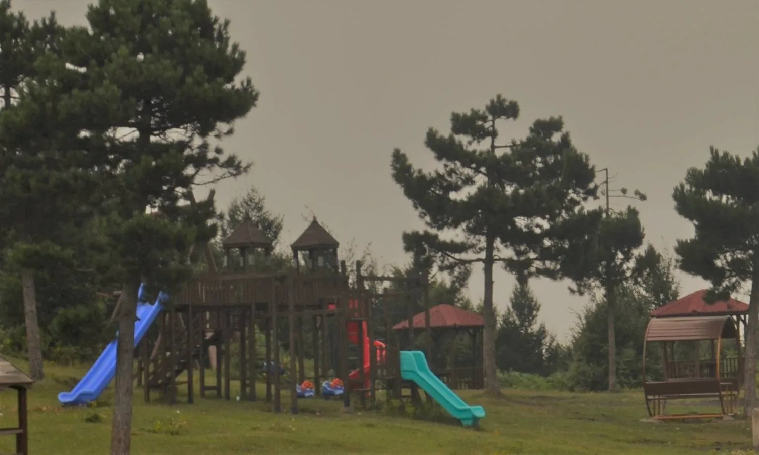Suadiye Tabiat Parkı'ndaki çocuk oyun alanı